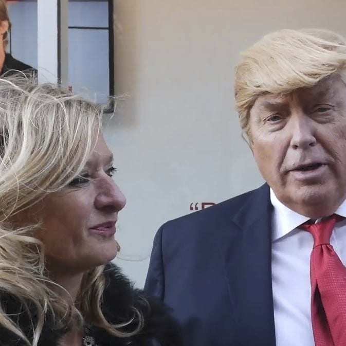 Dvojník Donalda Trumpa s Alison Jacksonovou