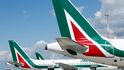 Letouny aerolinek Alitalia na římském letišti Fiumicino. Část flotily převezme nová, menší společnost ITA.