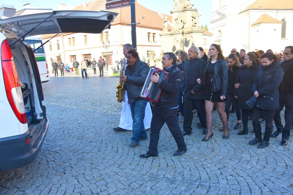 Pohřeb Květoslavy D. (+37) v listopadu 2018 v kostele v Rokycanech