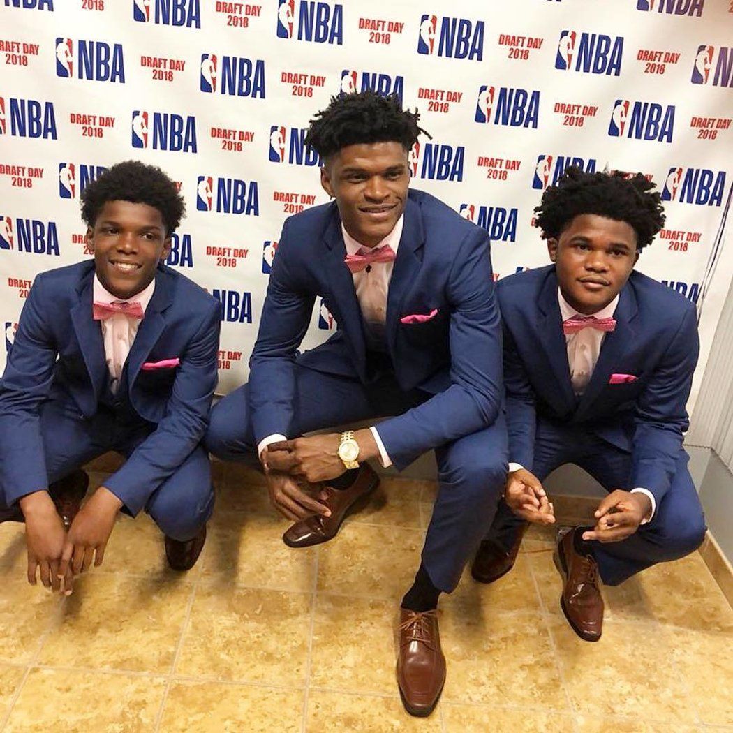 Basketbalista Indiany Pacers Alize Johnson s bratry na draftu NBA.