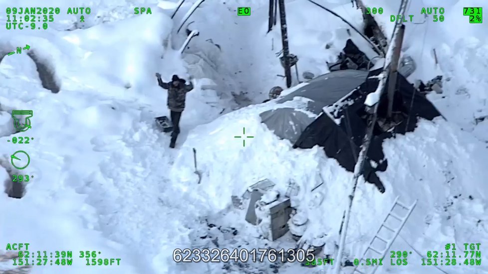 Muže zachránili po třech týdnech přežívání v aljašské divočině