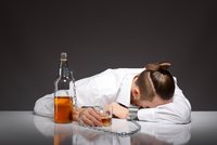 Proč narůstá počet závislých na alkoholu? Jak řešit problémy s alkoholem a kdo vám může pomoci?