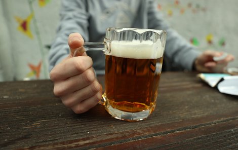 Poslanci chystají přísnější regulace u alkoholu