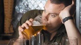 Dva vojáci byli kvůli alkoholu v krvi odvoláni z mise do Afghánistánu - ilustrační foto