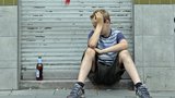 Lahve vodky a pár piv: Patrik (12) se na školním hřišti opil do bezvědomí!