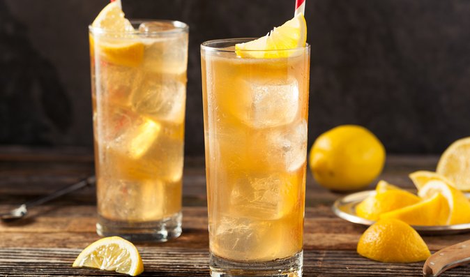 Long Island Iced Tea je považován za velmi kalorický koktejl.