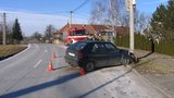 Řidič na Kroměřížsku narazil do sloupu: Nadýchal přes tři promile