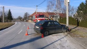 Řidič narazil na Kroměřížsku do sloupu. Po nehodě nadýchal přes tři promile.