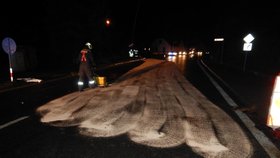 Mladý a opilý: Řidič v Plané nad Lužnicí přerazil sloup a motor nechal 200 metrů za sebou