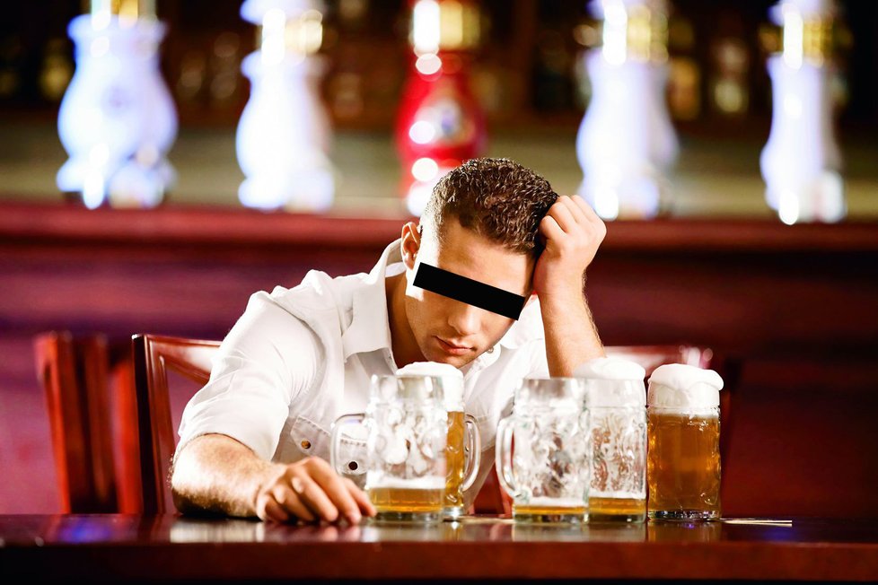 V nouzovém stavu se více pil alkohol, hlavně mezi mladými lidmi. (Ilustrační foto)