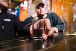 Neoznačený alkohol se vymstil šestici lidí z Ostravska. Dva na následky otravy zemřeli. (Ilustrační foto)