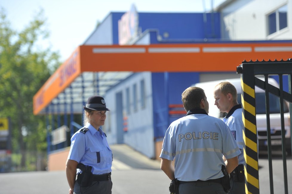 Policisté na místě inspekce