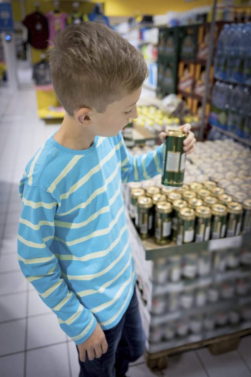 Děti podle průzkumu ochutnají alkohol už v 11 letech, nejčastěji pak doma (ilustrační foto).