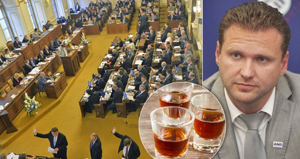 Alkohol má ve Sněmovně zelenou: Zákaz pití při schůzích je zrušený