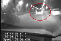 VIDEO: Opilec za volantem na Žižkově ohrozil chodce! Nadýchal téměř tři promile