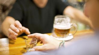 Tvrdý alkohol pijí  dvě třetiny Čechů, říká průzkum