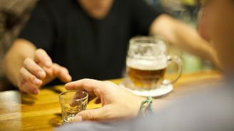 Čeští politici neřeší dopady konzumace alkoholu, stěžuje si expert zdravotnické organizace