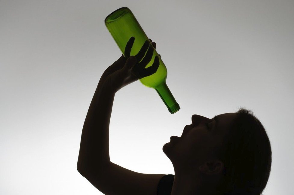 Epidemie zvedá počet lidí, kteří mají problém s alkoholem