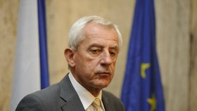 Ministr zdravotnictví Leoš Heger vyhlásil alkoholovou prohibici
