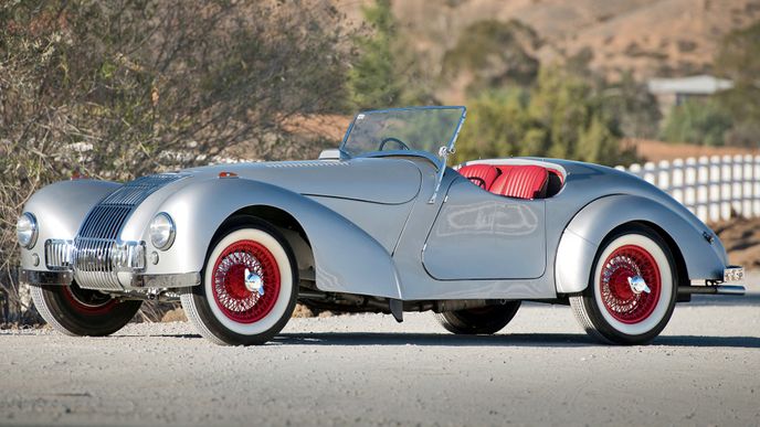Dvoumístný Allard K1 používal mnoho dílů z vozů Ford. Kromě motoru V8 to byla také převodovka, nápravy a brzdy. Dvoumístný Allard K1 používal mnoho dílů z vozů Ford. Kromě motoru V8 to byla také převodovka, nápravy a brzdy.