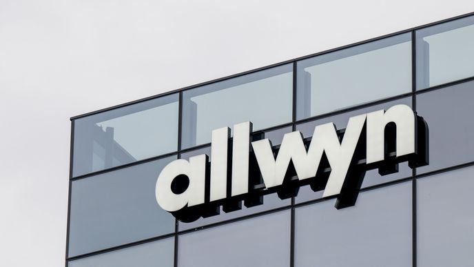 Skupiná Allwyn International, která provozuje loterie v České republice a v dalších zemích, v prvním čtvrtletí zvýšila upravený hrubý provozní zisk (EBITDA) meziročně o 24 procent na 443 milionů eur (10,7 miliardy korun). Skupiná Allwyn International, která provozuje loterie v České republice a v dalších zemích, v prvním čtvrtletí zvýšila upravený hrubý provozní zisk (EBITDA) meziročně o 24 procent na 443 milionů eur (10,7 miliardy korun).