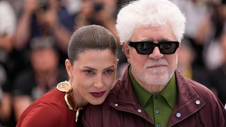 Almodóvar: Máme morální zodpovědnost vystoupit proti pravicovému extremismu. Do Cannes přivezl Hořké Vánoce Almodóvar: Máme morální zodpovědnost vystoupit proti pravicovému extremismu. Do Cannes přivezl Hořké Vánoce