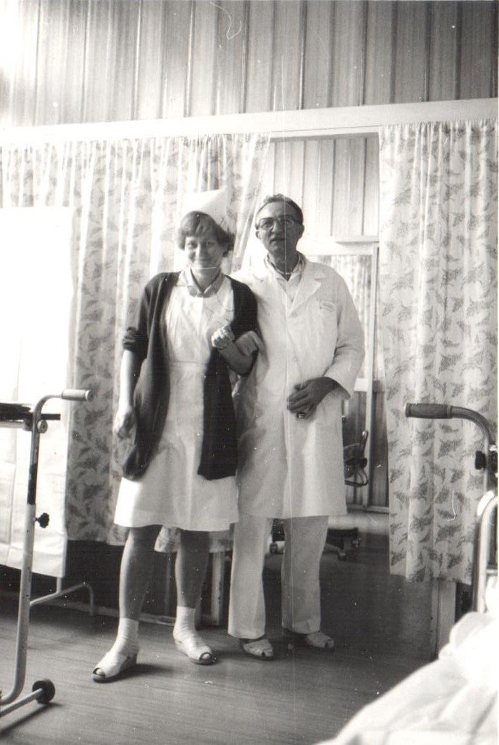V nemocnici býval primář Alois Blokša častěji, než doma s rodinou. Snímky z roku 1982.