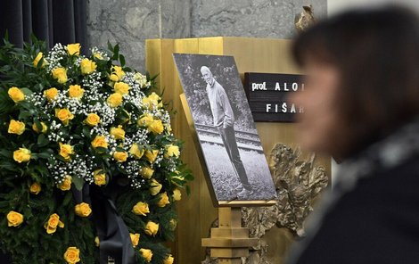 Rodina a přátelé se ve strašnickém krematoriu naposledy rozloučili s filmovým střihačem a pedagogem Aloisem Fišárkem
