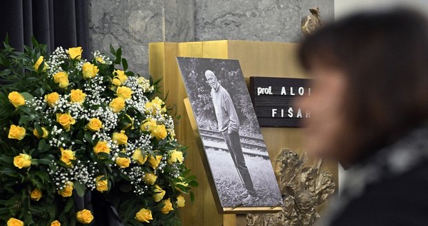 Rodina a přátelé se ve strašnickém krematoriu naposledy rozloučili s filmovým střihačem a pedagogem Aloisem Fišárkem