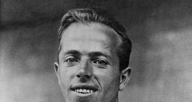 Slavný čeksoslovenský gymnasta Alois Hudec, který svým konkurentům na olmypiádě v Berlíně 1936 vytřel zrak. Nevšedním výkonem si na kruzích vybojoval zlatou olympijskou medaili.
