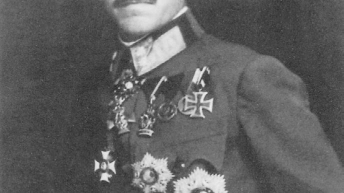 Cestovatel v uniformě rakousko-uherského polního maršála v roce 1917.