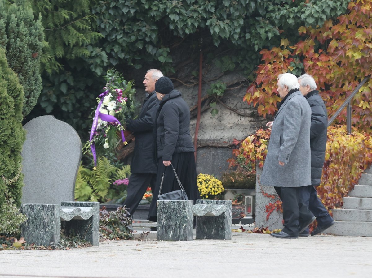 Marcel Vašinka nechal mamince udělat věnec.