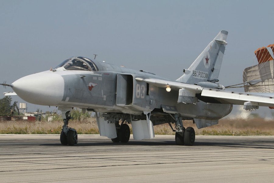 Ruský letoun Su-24 na základně v Sýrii