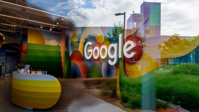 Americká technologická společnost Alphabet, jejíž součástí je také internetová společnost Google, ve druhém čtvrtletí zvýšila tržby meziročně o 24 procent na 119,8 miliardy dolarů (přes 2,5 bilionu korun). Americká technologická společnost Alphabet, jejíž součástí je také internetová společnost Google, ve druhém čtvrtletí zvýšila tržby meziročně o 24 procent na 119,8 miliardy dolarů (přes 2,5 bilionu korun).