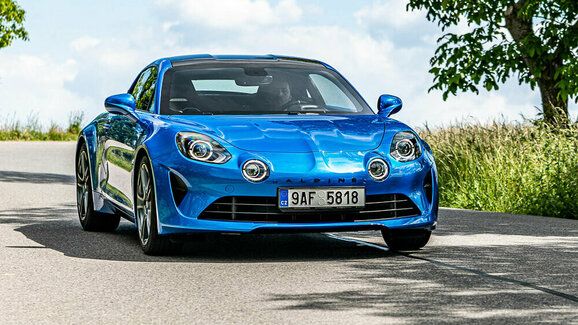 Svezli jsme se v Alpine A110 S. Takové auto tu chybělo!