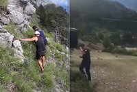 Čeští turisté uvázli v albánských Alpách: Letěl pro ně vrtulník