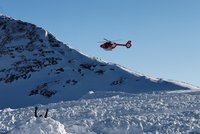 Tragická nehoda vrtulníku v ráji lyžařů: Na místě byli mrtví, pilot skončil v kritickém stavu