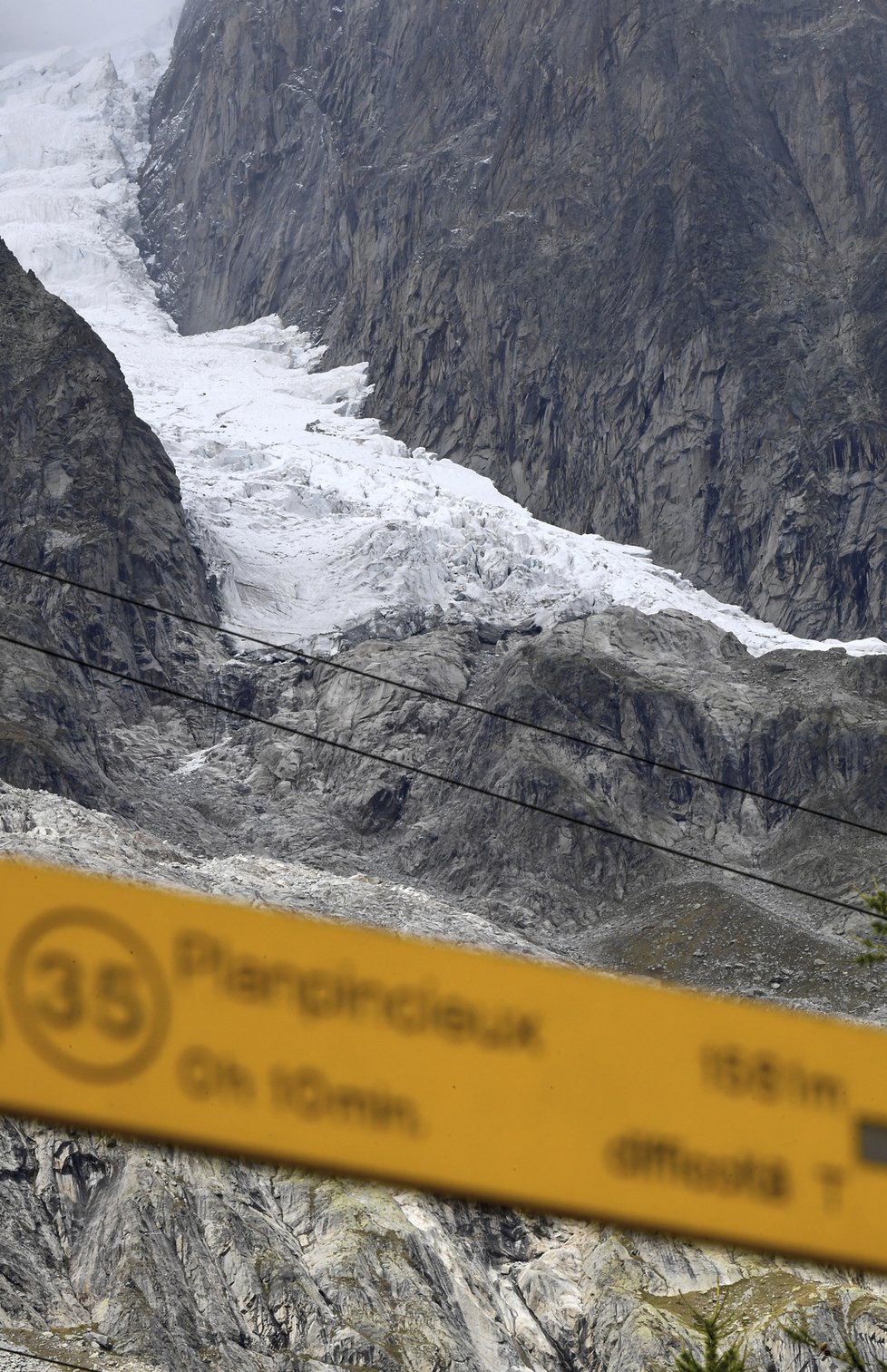 Ledovec na Mont Blanc se může zhroutit. Odborníci ale nedokáží odhadnout, zda spadne celý, nebo pouze po kusech.