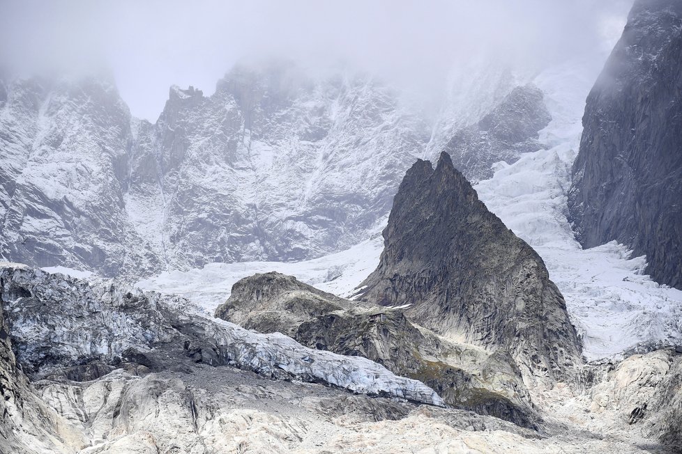 Ledovec na Mont Blanc se může zhroutit. Odborníci ale nedokáží odhadnout, zda spadne celý, nebo pouze po kusech.