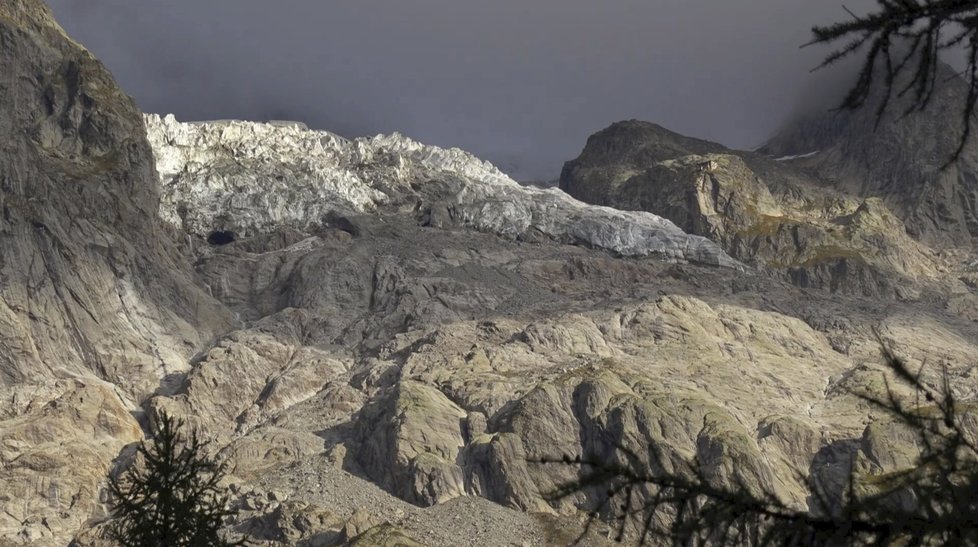 Tání ledovců: Ledovec na Mont Blanc se může zhroutit. Odborníci ale nedokážou odhadnout, zda spadne celý, nebo pouze po kusech.