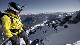 V rakouských Alpách se vážně zranil český snowboardista (ilustrační foto)