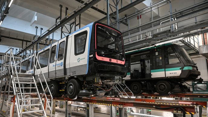 O zakázku DPP na nové plně automatické soupravy metra bez strojvedoucích se uchází Alstom Czech Republic a konsorcium Siemens Mobility a Škoda Transportation. Na snímku jsou osmivozové plně automatické soupravy Alstom, které jezdí v Paříži od roku 2020. O zakázku DPP na nové plně automatické soupravy metra bez strojvedoucích se uchází Alstom Czech Republic a konsorcium Siemens Mobility a Škoda Transportation. Na snímku jsou osmivozové plně automatické soupravy Alstom, které jezdí v Paříži od roku 2020.