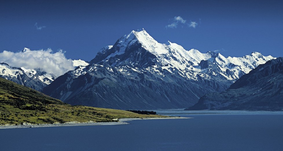 Aoraki/Mount Cook, nejvyšší hora Nového Zélandu, je bezesporu hodně „profláklá“, ale některé věci prostě nelze kvůli jejich kráse vynechat.