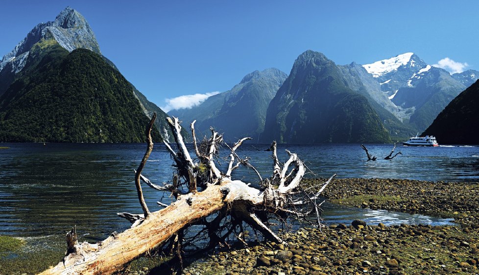 Jedno z nejnavštěvovanějších míst Nového Zélandu – fjord Milford Sound.