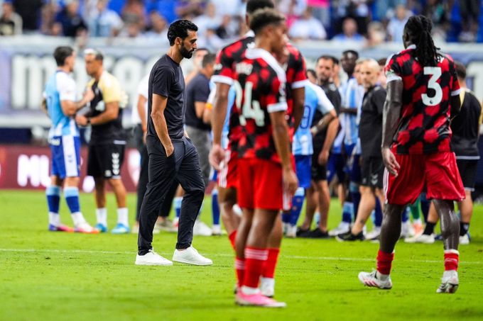Chaotický závěr přípravy anglického týmu: červená, penalta do prázdné a hádka klubů Chaotický závěr přípravy anglického týmu: červená, penalta do prázdné a hádka klubů