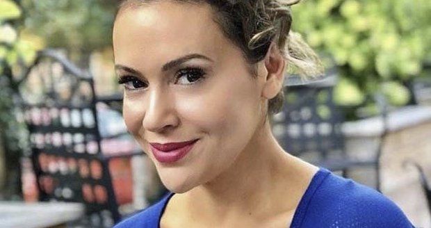 Herečka Alyssa Milano vyzvala všechny na sociálních sítích, aby se ozvali, pokud někdy byli sexuálně obtěžováni