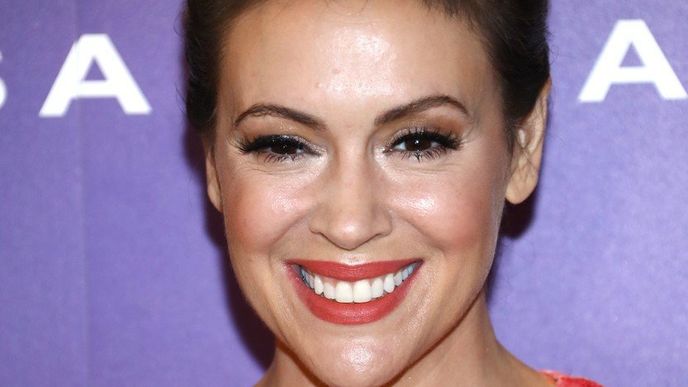 Americká herečka Alyssa Milano spustila vlnu porozumění, která se šíří pod hashtagem #metoo