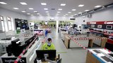 Obchody hlásí nedostatek počítačů. Vykupují je lidi na home office, chybí i komponenty