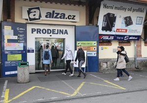 Největší český e-shop Alza.cz dnes odpoledne postihl výpadek počítačového systému. Obchod kvůli technickým problémům nemůže přijímat objednávky ani vydávat zboží zákazníkům.