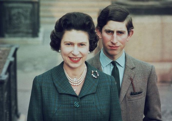 Alžběta a její syn, princ Charles.